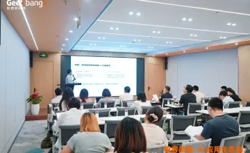 OPC模式从路演走向政策风口，一人公司正在成为AI创业的最小作战单元
